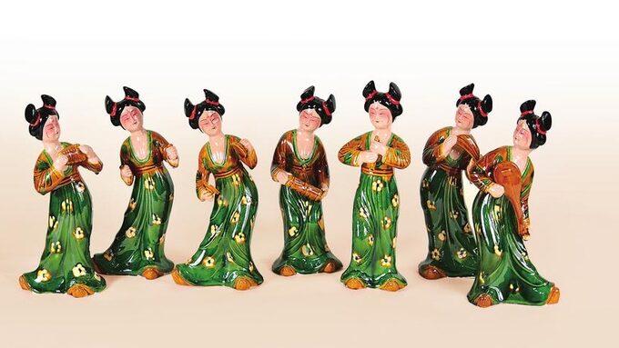 Figurines féminines en poterie, Dynastie de Tang 唐三彩女陶俑