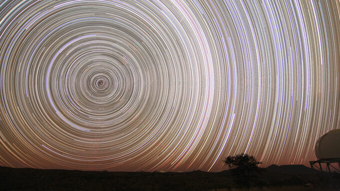 Observation du ciel en Namibie.
Temps de pause de plusieurs heures pour la photo